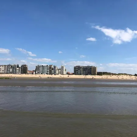 In Belgium With Sea View, Cleaning Included Apartamento